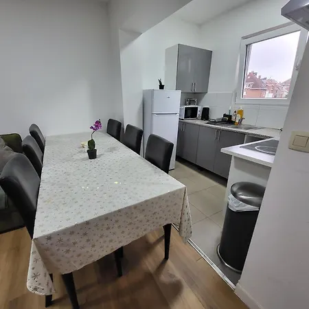 Charles House Guest house *