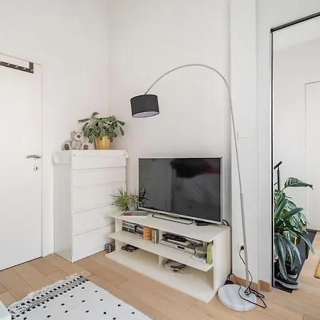 בית נופש Beautiful Loft With Terrace - Midi Station - Flix