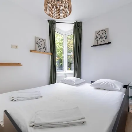 Uccle - Elegance & Modernity In A Quiet Setting 布鲁塞尔