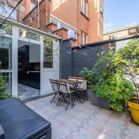 Uccle - Elegance & Modernity In A Quiet Setting 公寓
