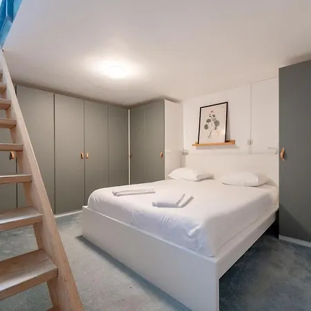 Uccle - Elegance & Modernity In A Quiet Setting *