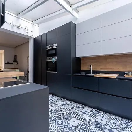 Uccle - Elegance & Modernity In A Quiet Setting *