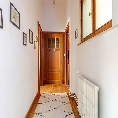 Luxury At Grand Place & Manneken Pis