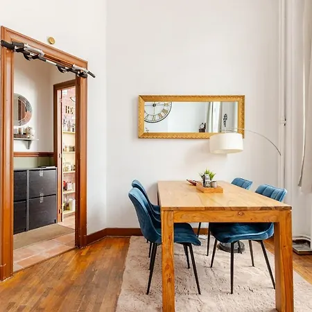 Luxury At Grand Place & Manneken Pis *