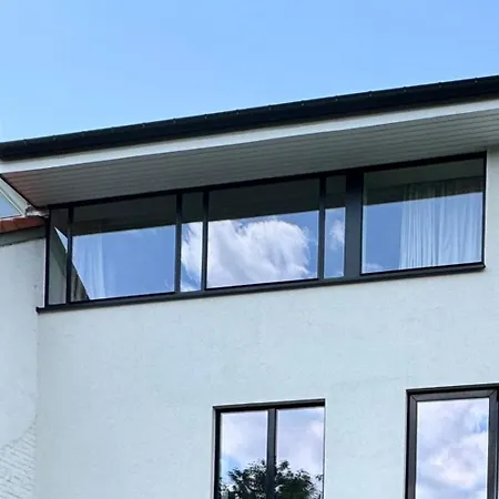'l' Apartment *