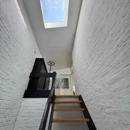 Apartment 'l'
