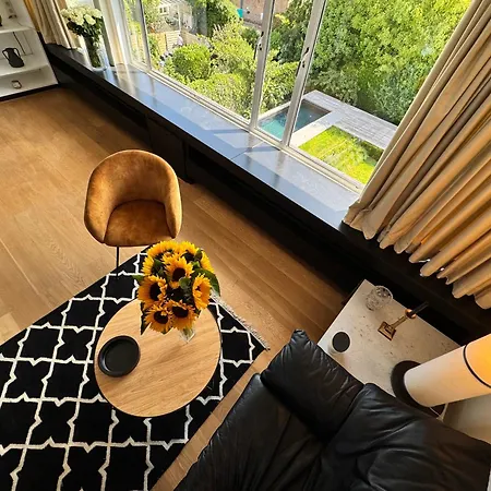 Apartment 'l' *
