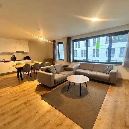 Modern 2 Bedroom For 6 - Center Apartment