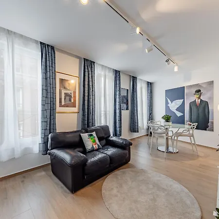 Fully Furnished And Modern Flat - Center Appartamento
