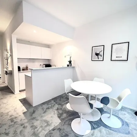 Magnificent In Sablon Apartamento