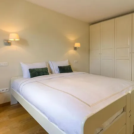 فيلة The Castle بروكسل