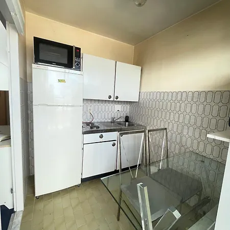 - - - - - Au Sixieme Ciel - - - - -