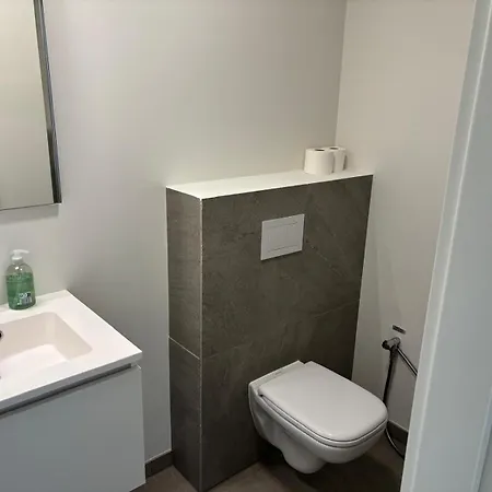 Modern Close To Everything *