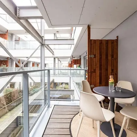 Contemporary Comfort In The Heart Of The Apartamento *