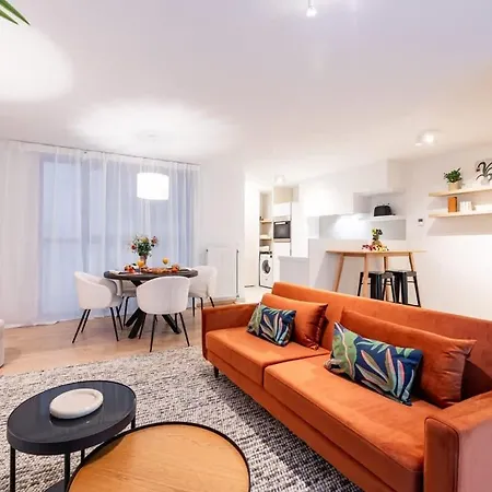 Contemporary Comfort In The Heart Of The Apartamento