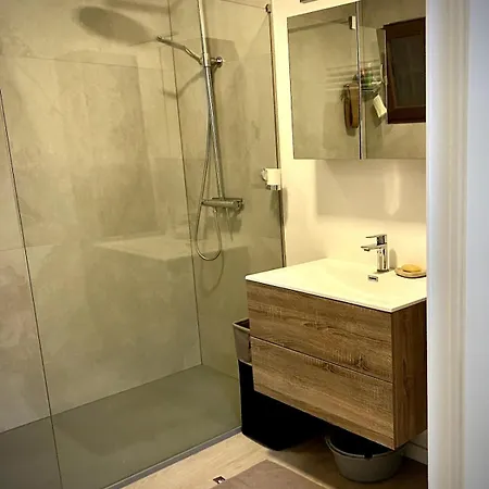 Modern 2-bed Urban *