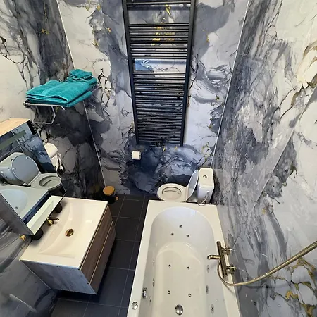 Garden's Jacuzzi 1 Apartment