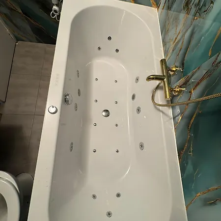 Garden's Jacuzzi 1 * בריסל