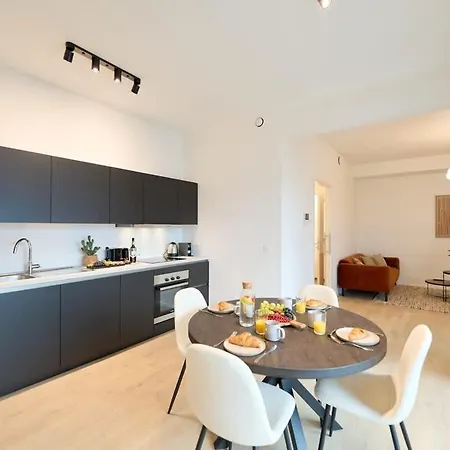 Apartament Brand New & Modern 1 Bedroom *