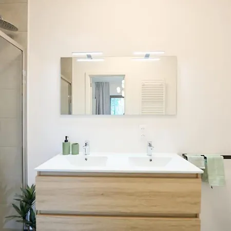 Brand New & Modern 1 Bedroom *