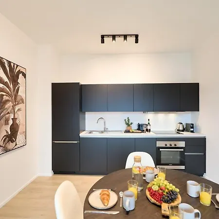 Brand New & Modern 1 Bedroom Apartament *