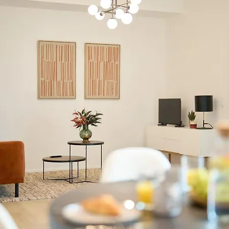 Brand New & Modern 1 Bedroom Apartament *