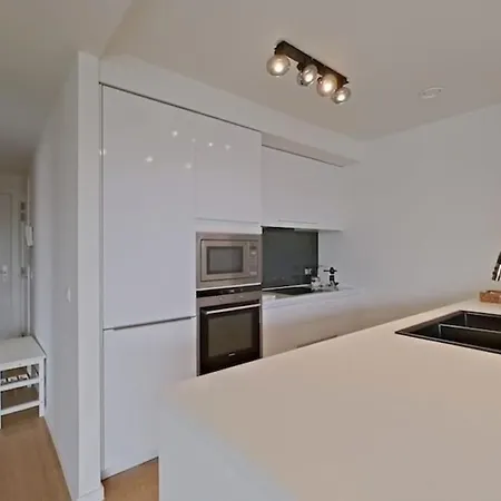 Stylish 2br With Balcony