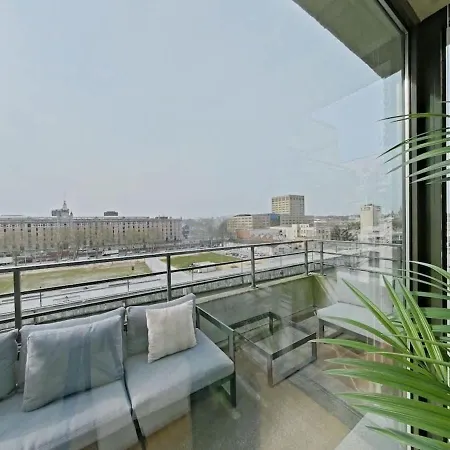 Stylish 2br With Balcony Apartment