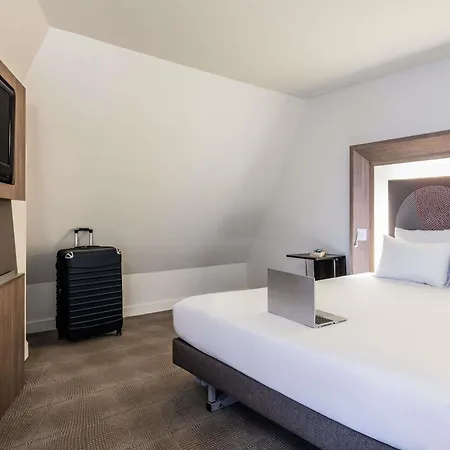 מלון Novotel Off Grand Place 4*