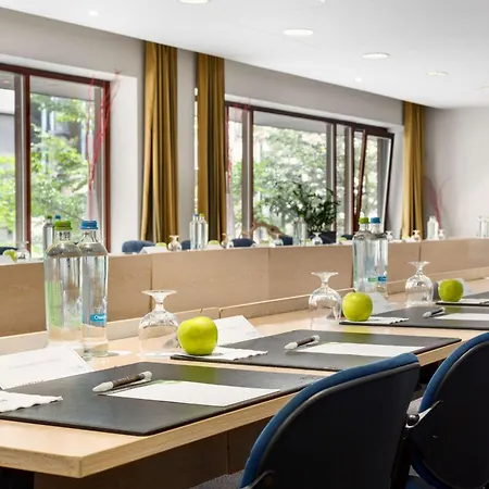 Отель Nh Grand Place Arenberg 4*