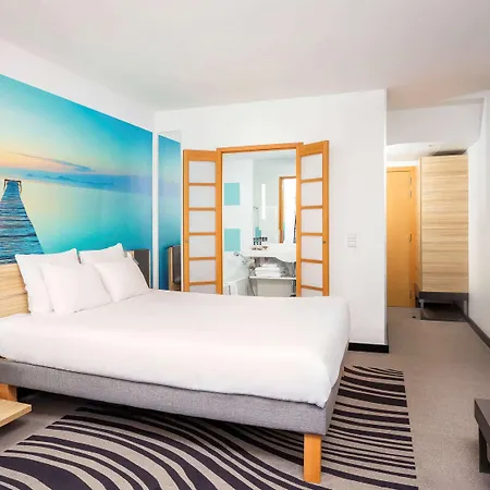 Hotel Novotel Off Grand Place 4*