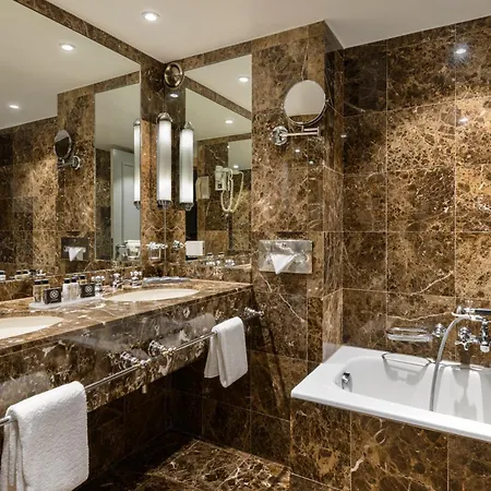 Warwick Grand-place Otel