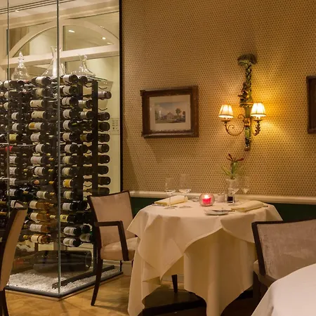 Hotel Stanhope By Thon 5*