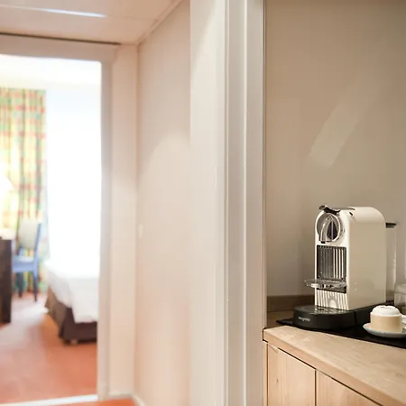 New Charlemagne Hotel