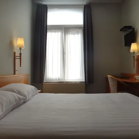 Safestay Grand Place 3*