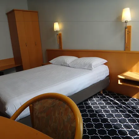 Safestay Grand Place 3*