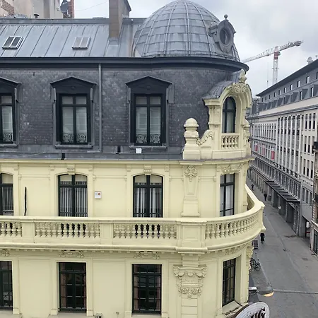 Safestay Grand Place Hotell 3*