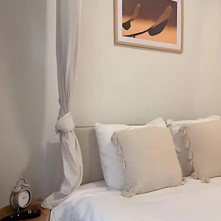 Comfortable 10 Min From Midi Station And 15 Min From Center