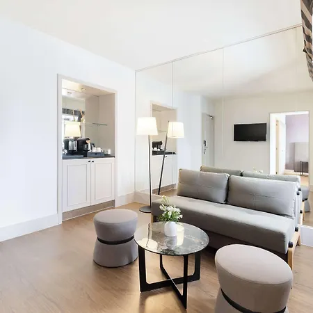 מלון Nh Carrefour De L'europe 4*