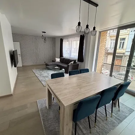 Stylish, Modern & Spacious In Daire Brüksel