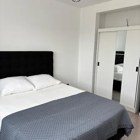 Stylish, Modern & Spacious In Apartman *