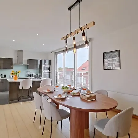 Spacious And Unique 3br With A Terrace شقة بروكسل