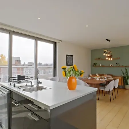 Spacious And Unique 3br With A Terrace بروكسل