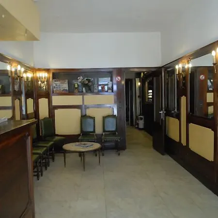 Hotel Manhattan *
