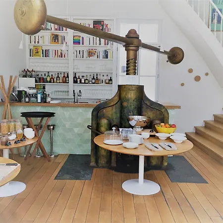 Des Galeries Hotel 4*