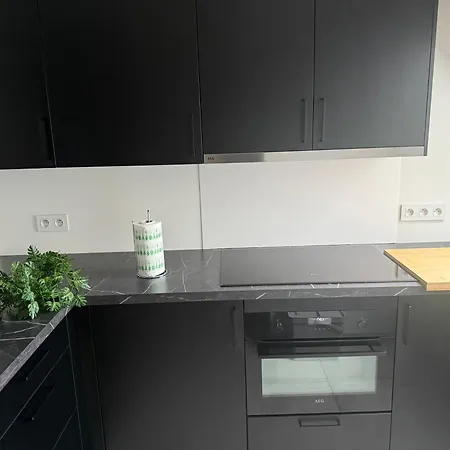 The Experience - 2 Bedroom Bright, Spacious & Apartment