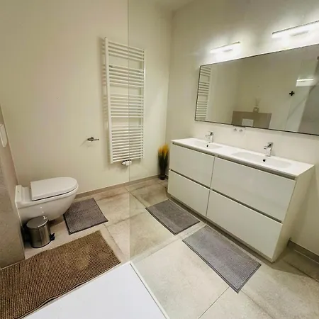 The Experience - 2 Bedroom Bright, Spacious &