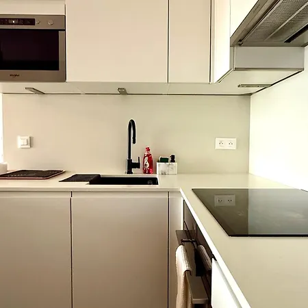 Cosy Flat For 2pers 5 Min From Gare Du Midi By Transport