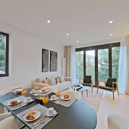 Apartamento Quiet & Stylish 3-bedroom Flat In Heart Of Ixelles Bruselas