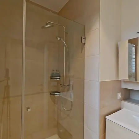 Quiet & Stylish 3-bedroom Flat In Heart Of Ixelles *